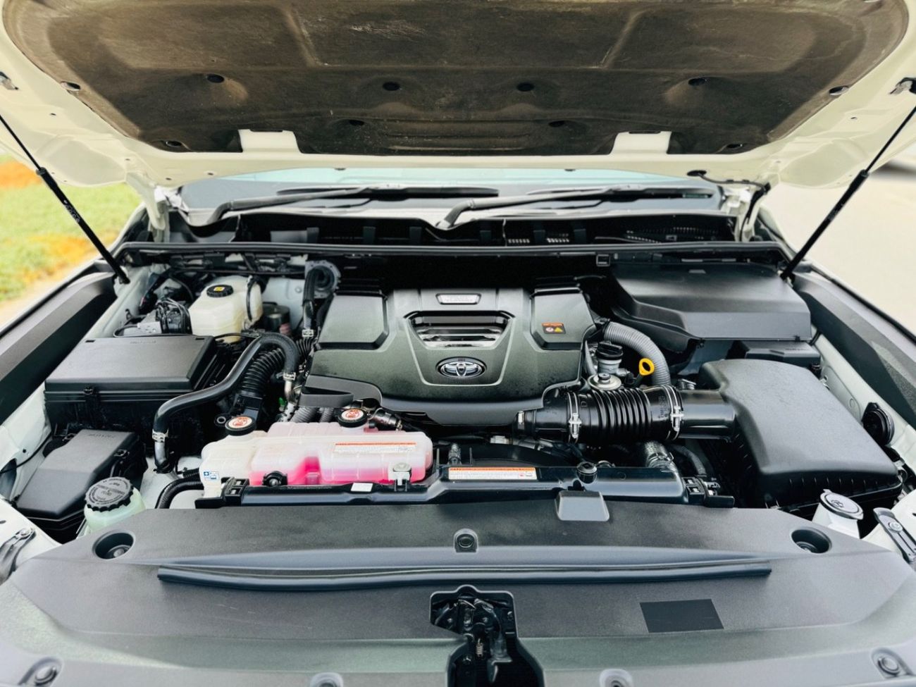 تويوتا لاند كروزر TOYOTA LAND CRUISER VXR TWIN-TURBO RIGHT HAND DRIVE DIESEL