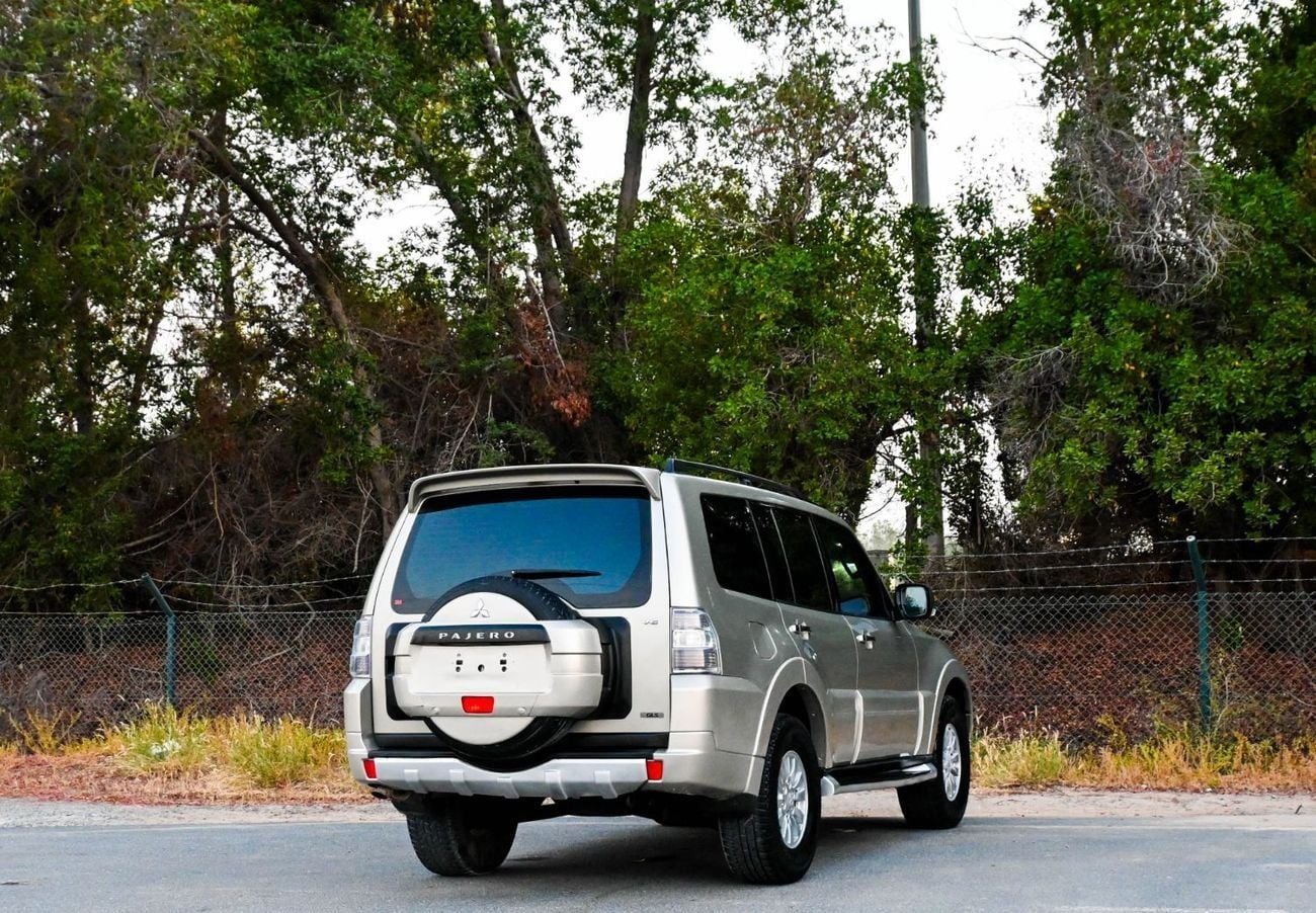 Mitsubishi Pajero GLS HIGHLINE Mitsubishi Pajero Gulf 2012 Specs in excellent condition 3.5L (5 Seater)