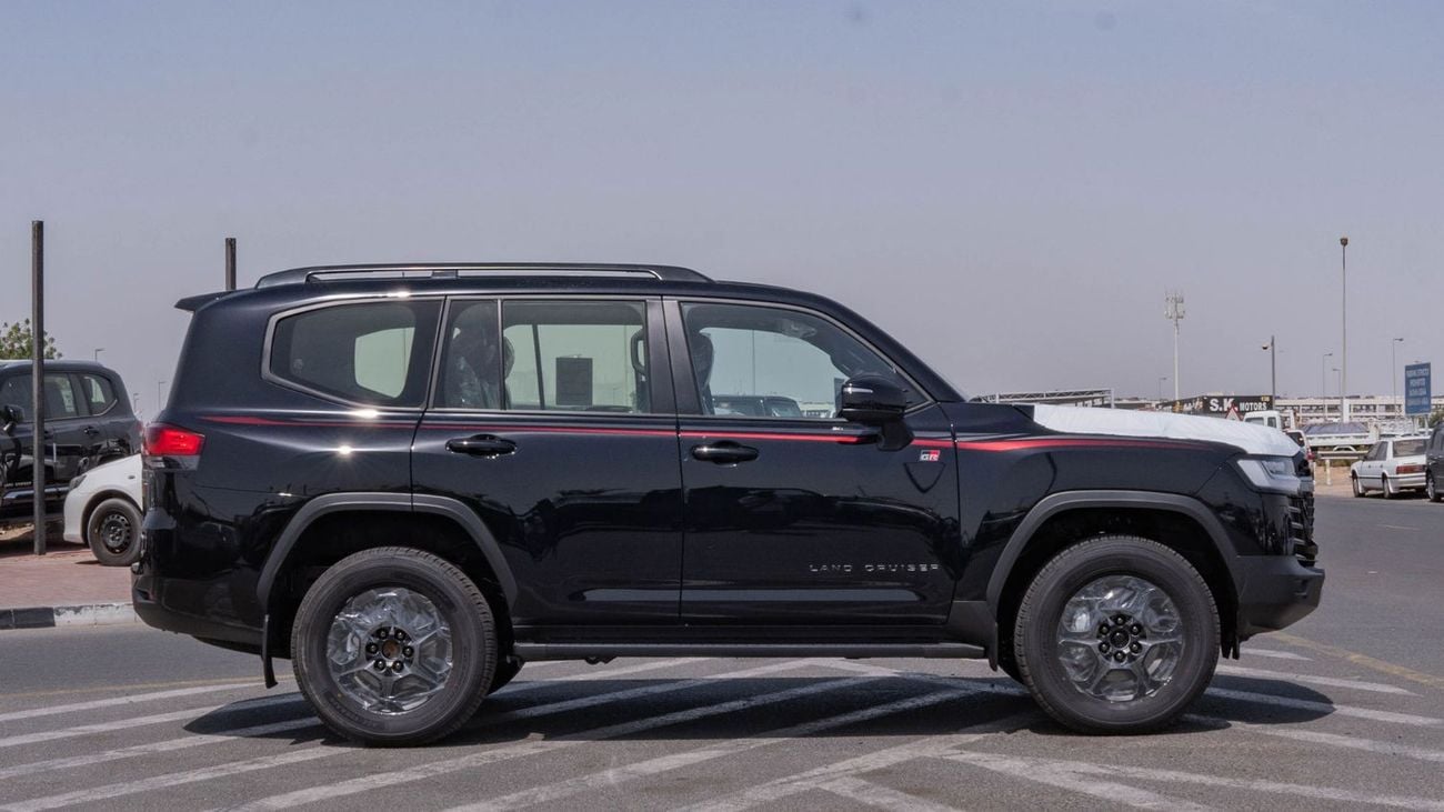 تويوتا لاند كروزر 2025 Toyota Land Cruiser 300 GR-Sport 3.5L AT Petrol (Black-red)