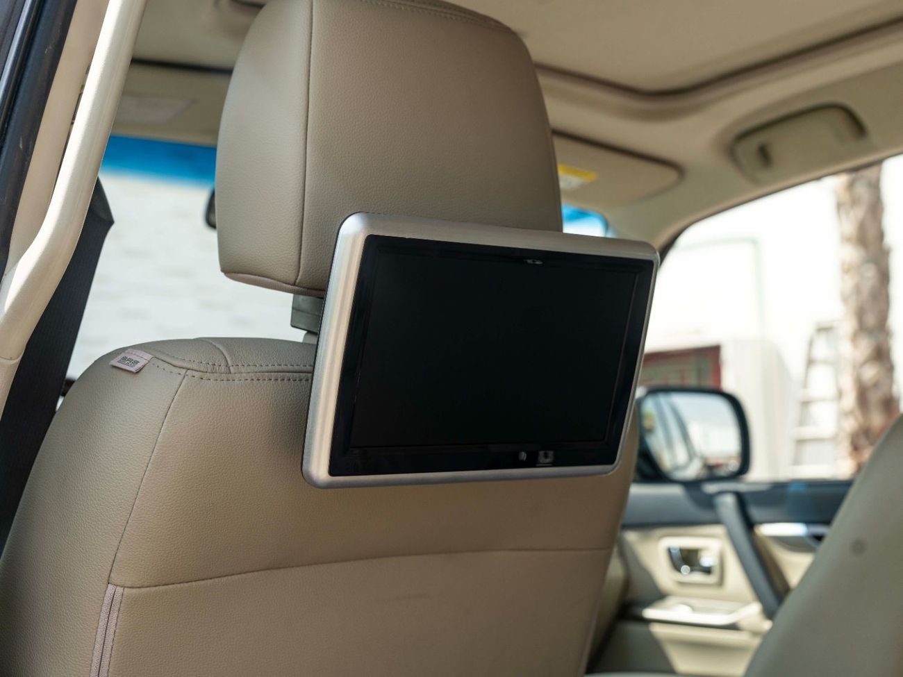 Mitsubishi Pajero AED 1,415 PM • PAJERO 3.8L V6 GLS TOP • GOLD EMBLEM PACKAGE • ONLY 58,000 KMS • PRISTINE CONDITION