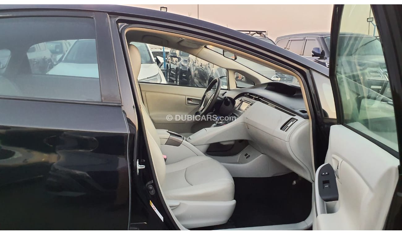 تويوتا برياس TOYOTA PRIUS HYBRID CAR