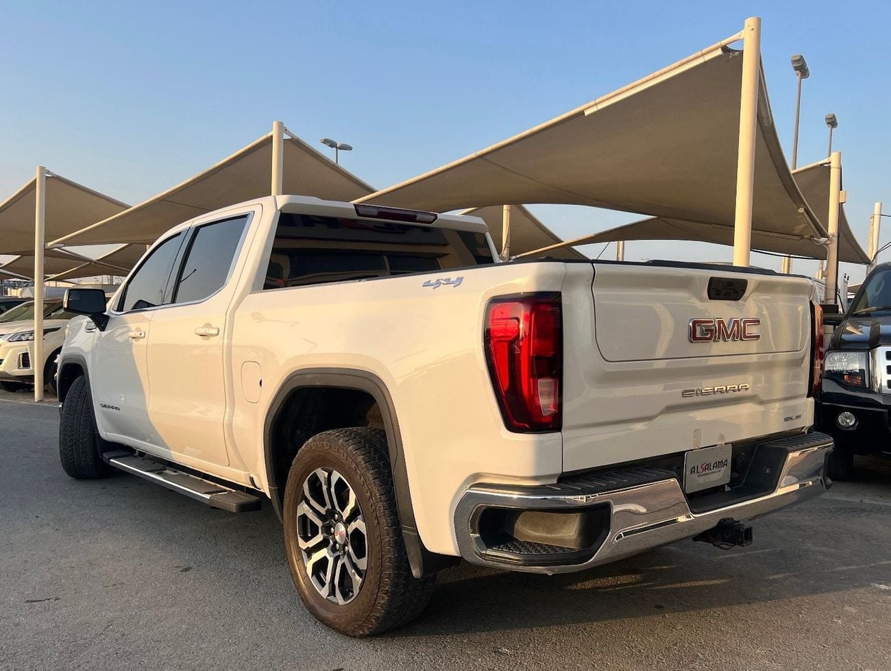 جي أم سي سييرا 5.3L V8 AT4 Crew Cab (AWD)