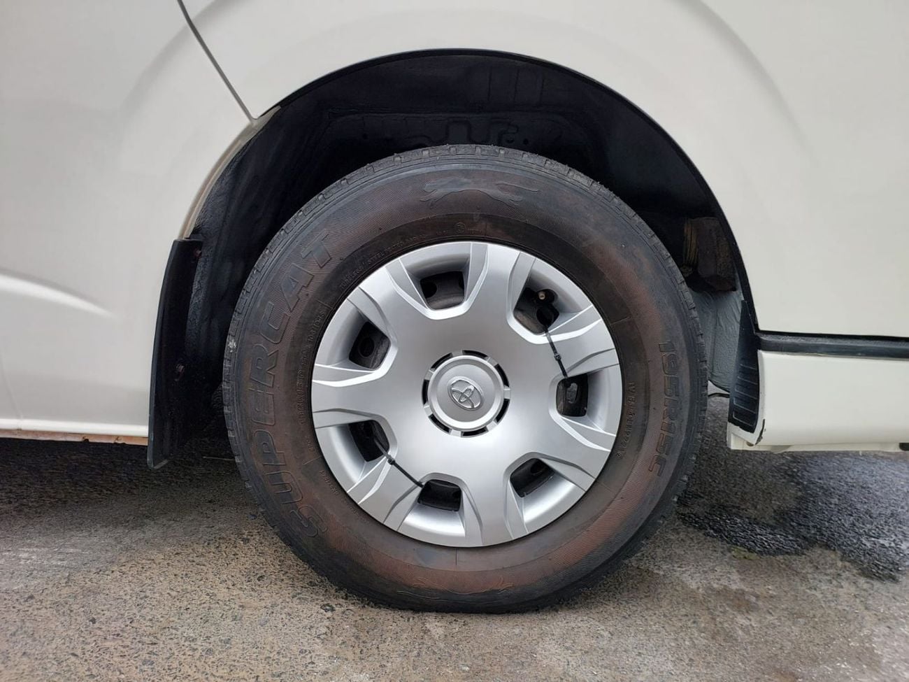 Toyota Hiace TOYOTA HIACE COMMUTER VAN RHD 2018 MODEL 3.0 L DIESEL AUTOMATIC(PM36297)