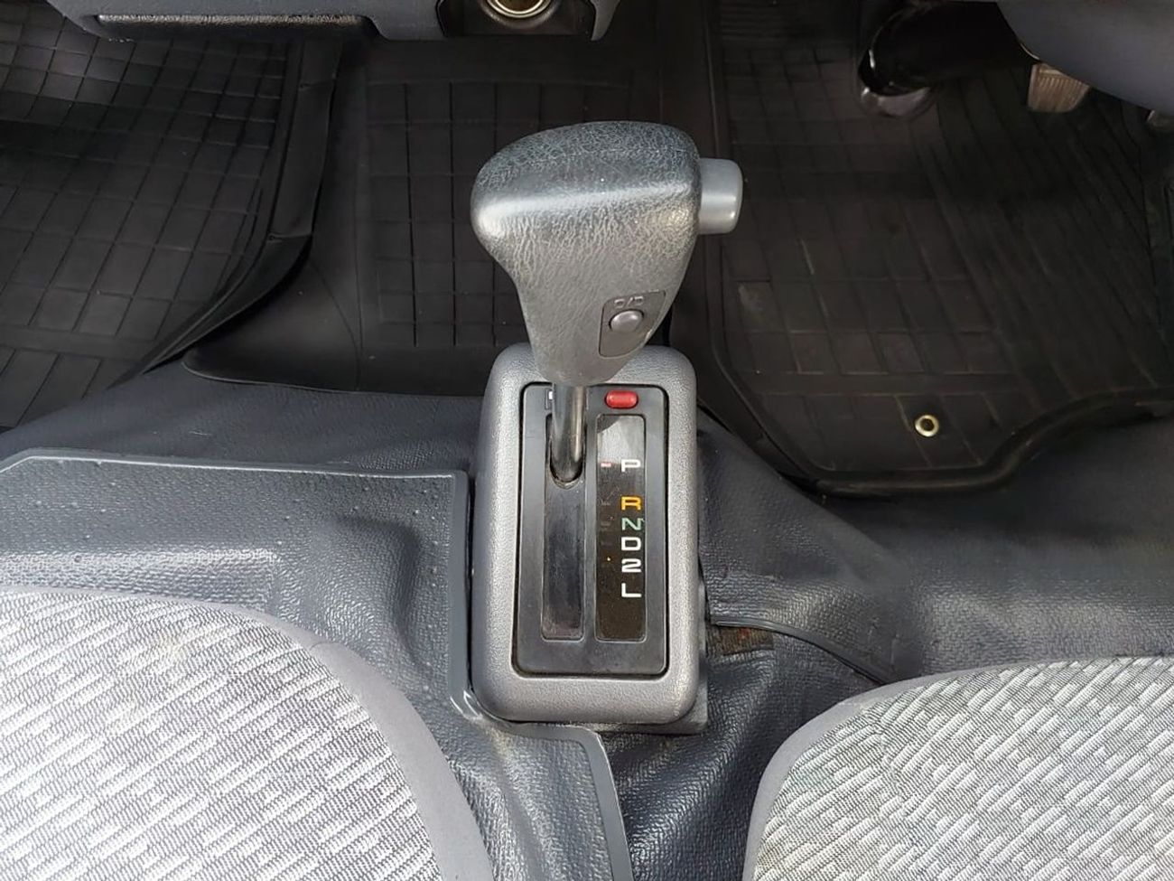 Toyota Hiace TOYOTA HIACE COMMUTER VAN RHD 2002 MODEL 3.0 L DIESEL AUTOMATIC(PM12553)