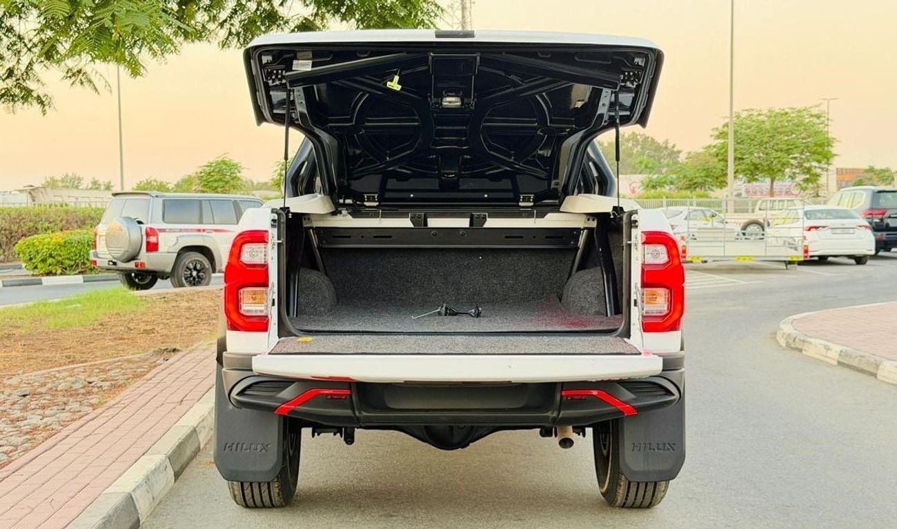 تويوتا هيلوكس GR BODY KIT INSTALLED | POWER SEATS | NUDGE BAR | 2.8L | 2024 | AUTOMATIC