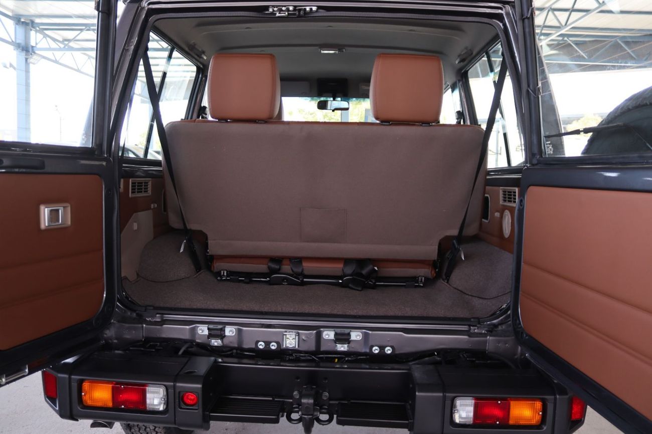 Toyota Land Cruiser 70 GRJ 71 4.0 V6 AUTOMATIC DIFF LOCK **EXPORT ONLY**التصدير فقط خارج الخليج**