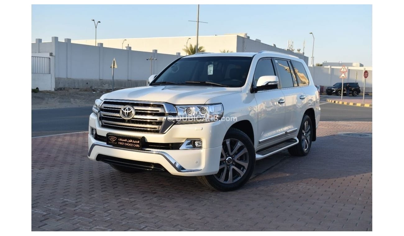 Used VXR 2017 TOYOTA LAND CRUISER VXR V8 4.6L 8SEATER GCC