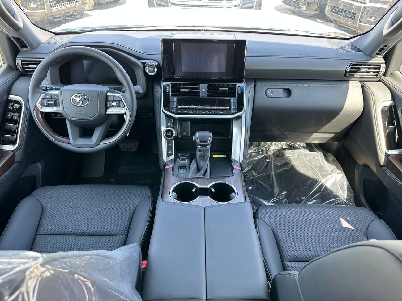 Toyota Land Cruiser GXR 4.0L PTR A/T // High Option with Radar , DVD&Back Camera , Cooling  Seats // Special Offer // By