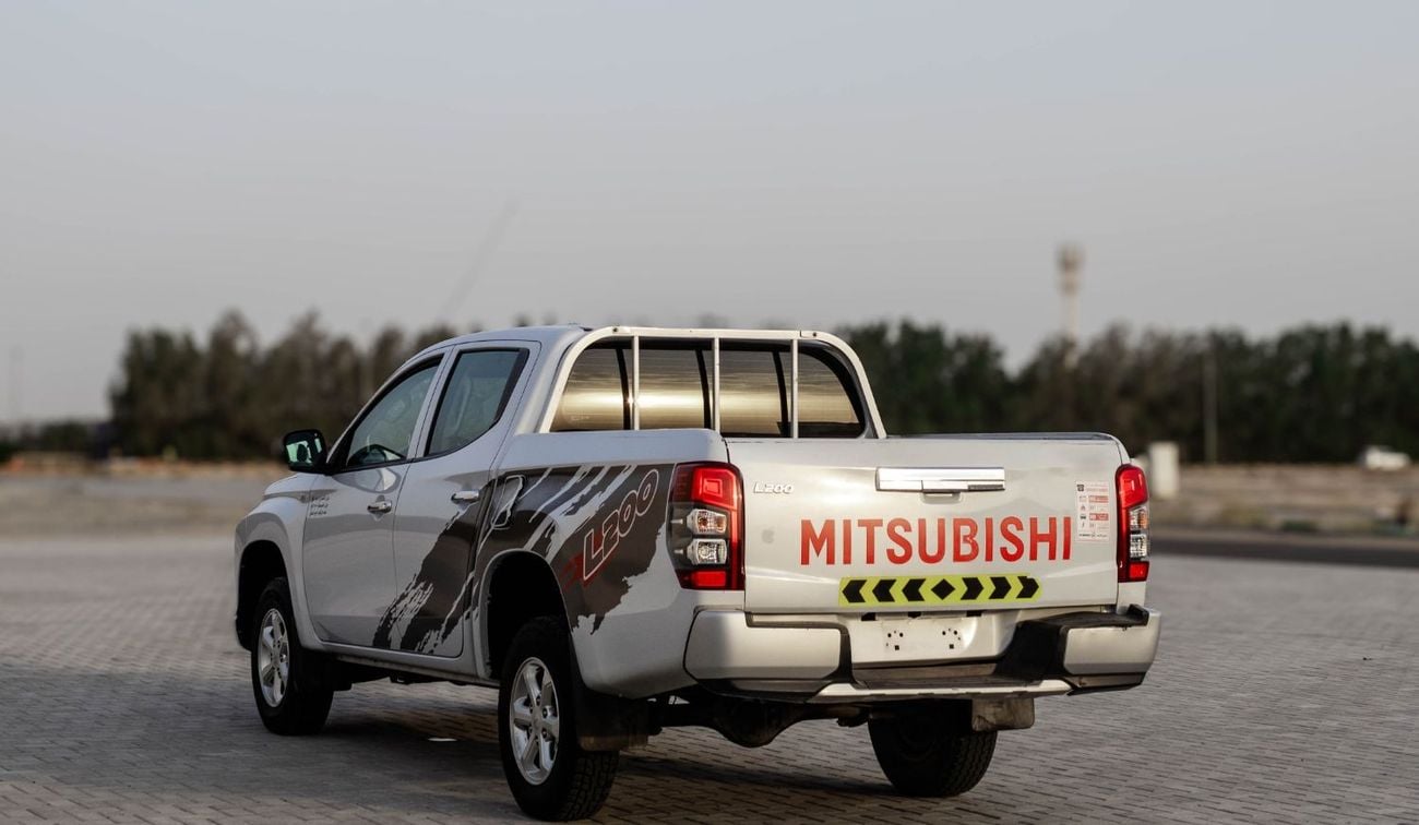Mitsubishi L200 Mitsubishi L200 GLX (5th Generation) 2020, Double Cab, 4 Doors, 2.5L 4 Cylinder Petrol Engine, Manua