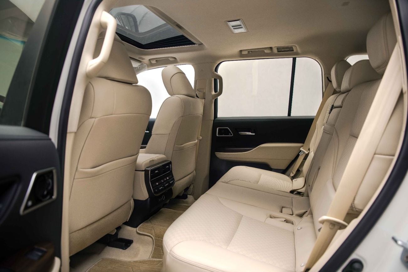 تويوتا لاند كروزر LC300 VXR 3.5L - Pearl White Inside Beige | Export Only