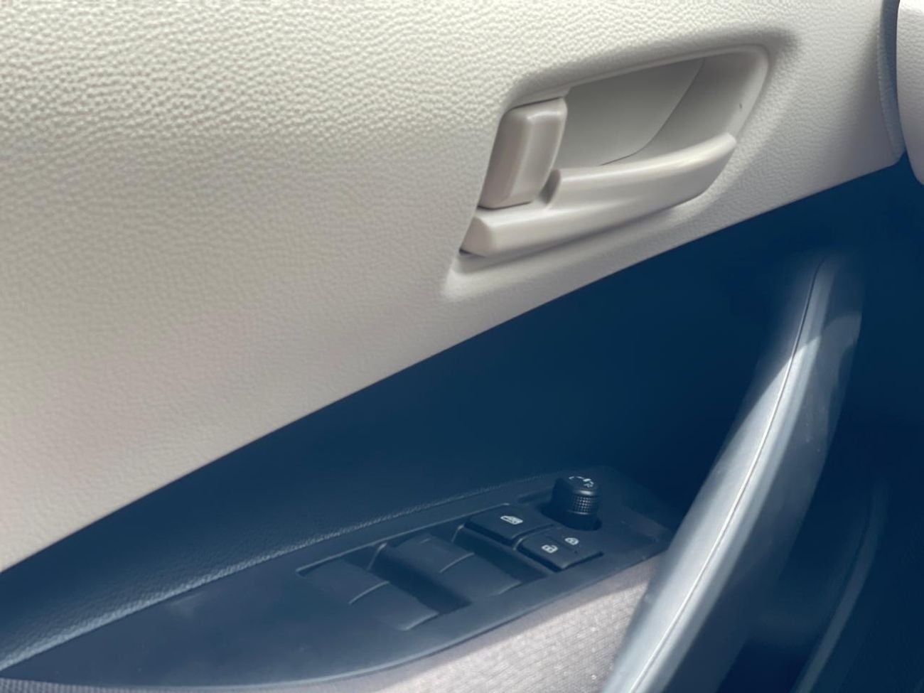 تويوتا كورولا XLI 2.0L STD FWD