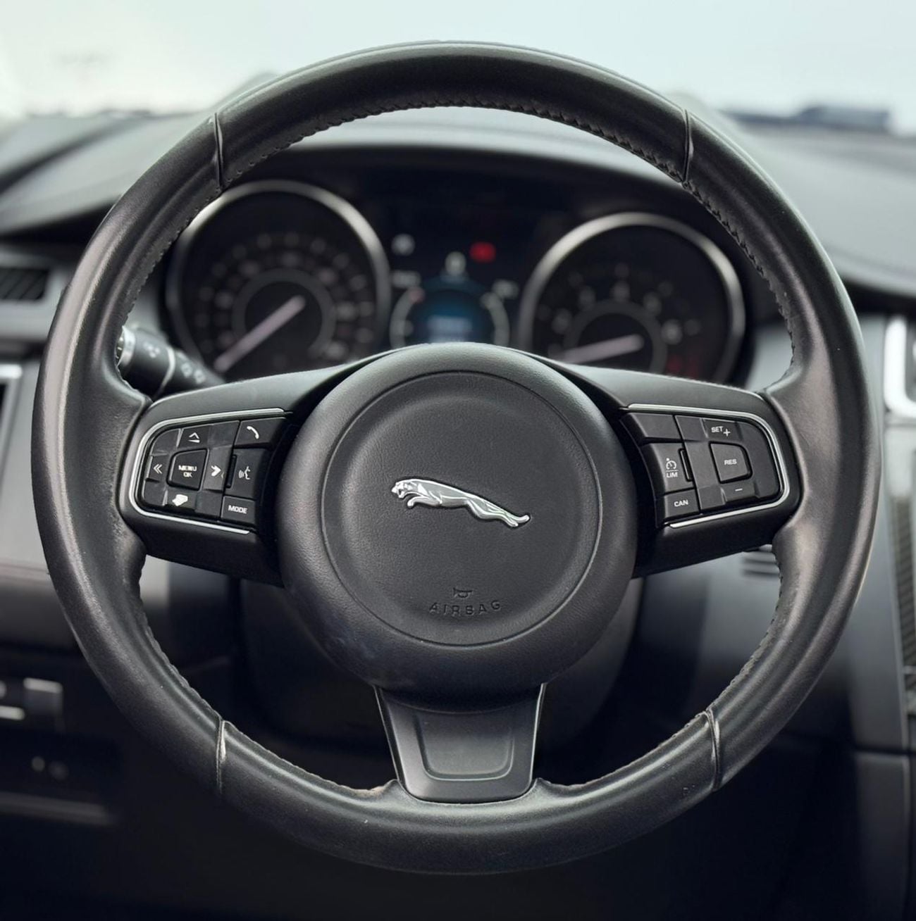 جاكوار E Pace 2019 Jaguar E-Pace P200 S, Jaguar Service History, 1 Year Warranty, Excellent Condition, GCC