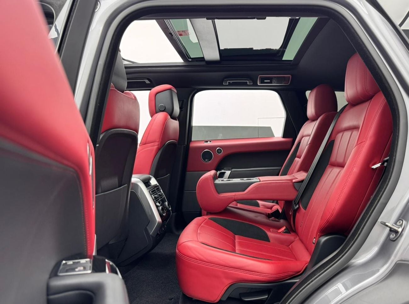 Land Rover Range Rover Sport HSE 3.0L (340 HP) 2021 Range Rover Sport HSE, March / 2026 Range Rover Warranty, May / 2026 Service