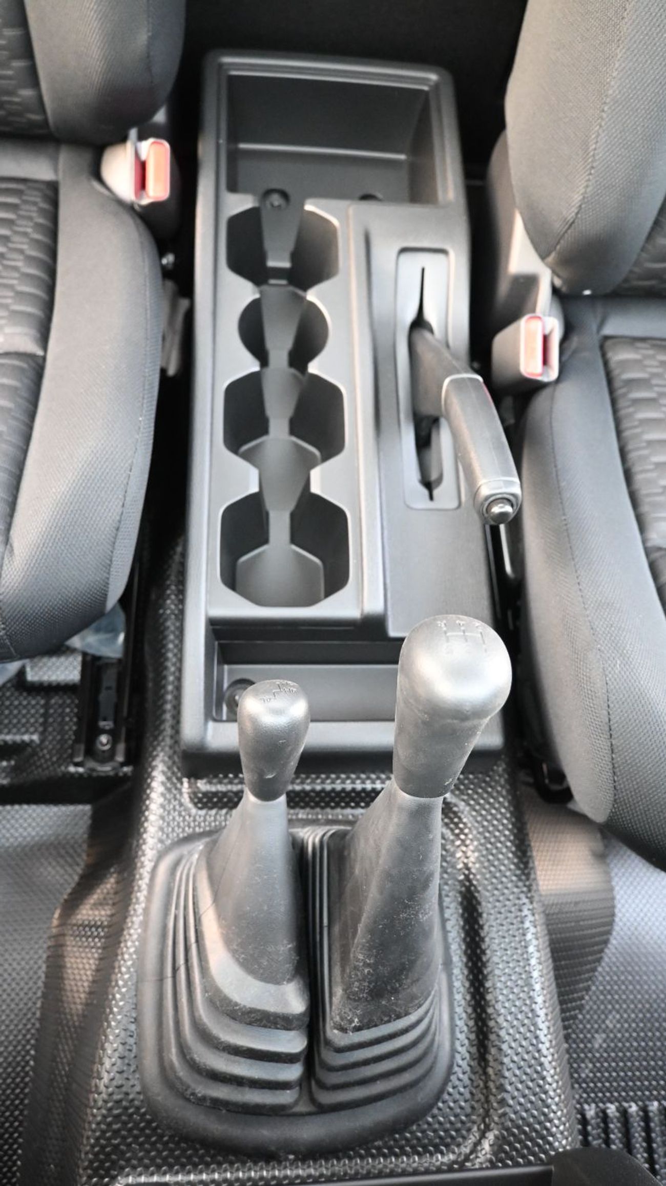 Mitsubishi L200 MITSUBISHI L200 2.4L GL SCAB 4WD 5MT DIESEL M-LINE - (2026 MY