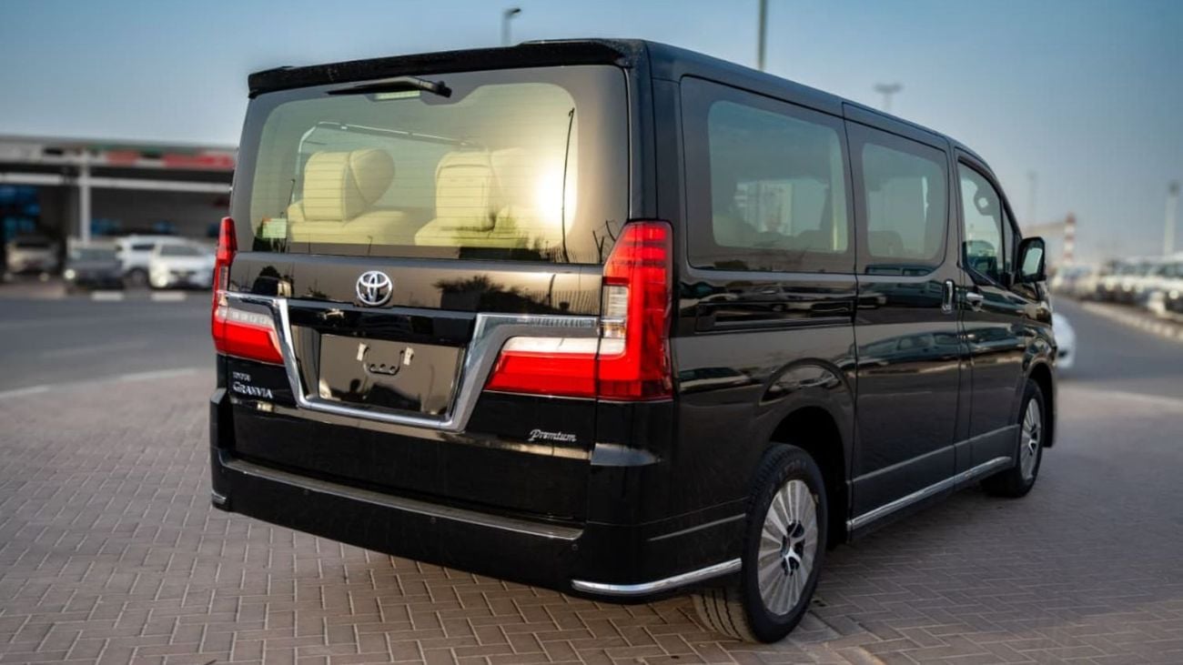 تويوتا جرافينا 2.8L, 4-Cylinder Turbo Diesel - Automatic - 6 Seater - 5 Door - RWD