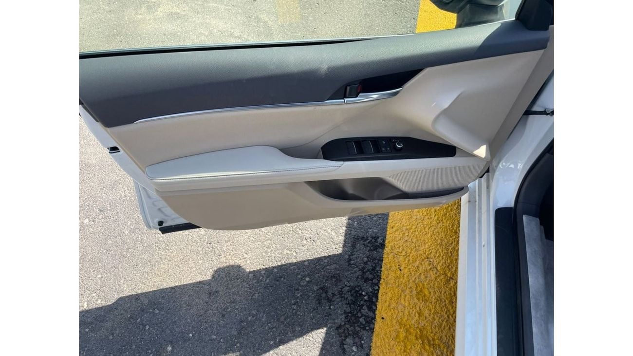 تويوتا كامري TOYOTA CAMRY 3.5L، V6 LIMITED، موديل 2021 مع جلد داخلي، سقف بانورامي، للتصدير