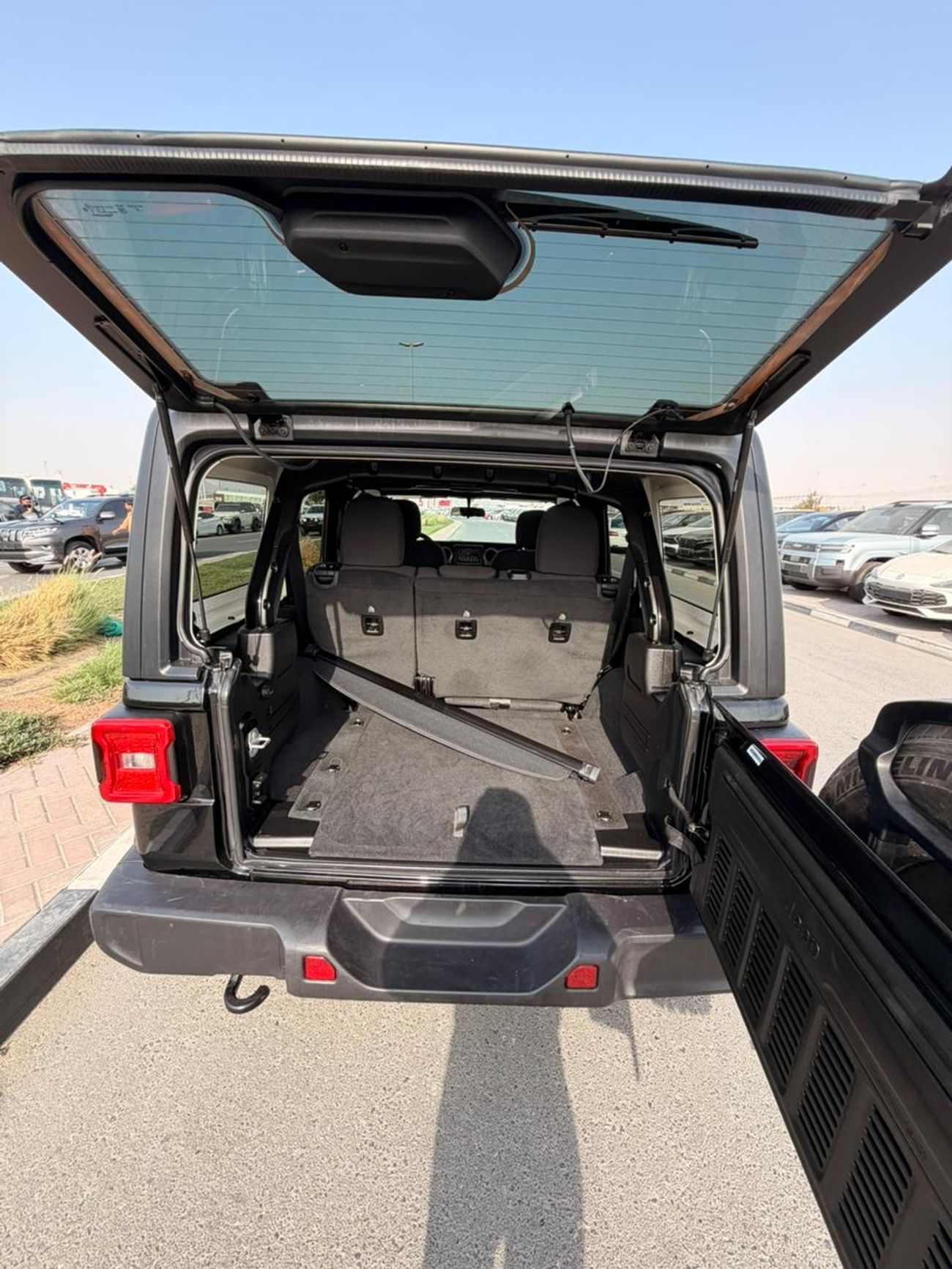 جيب رانجلر Jeep WRANGLER sport 4x4 2.0L  v4 270Hp petrol Engine Colour Black Interior black Transmission Automa