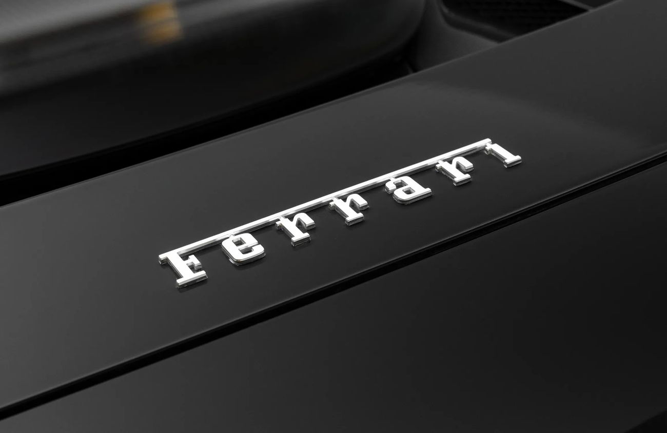 Ferrari SF90 STRADALE 4.0L Twin-Turbocharged V8 Engine + 3 electric motors