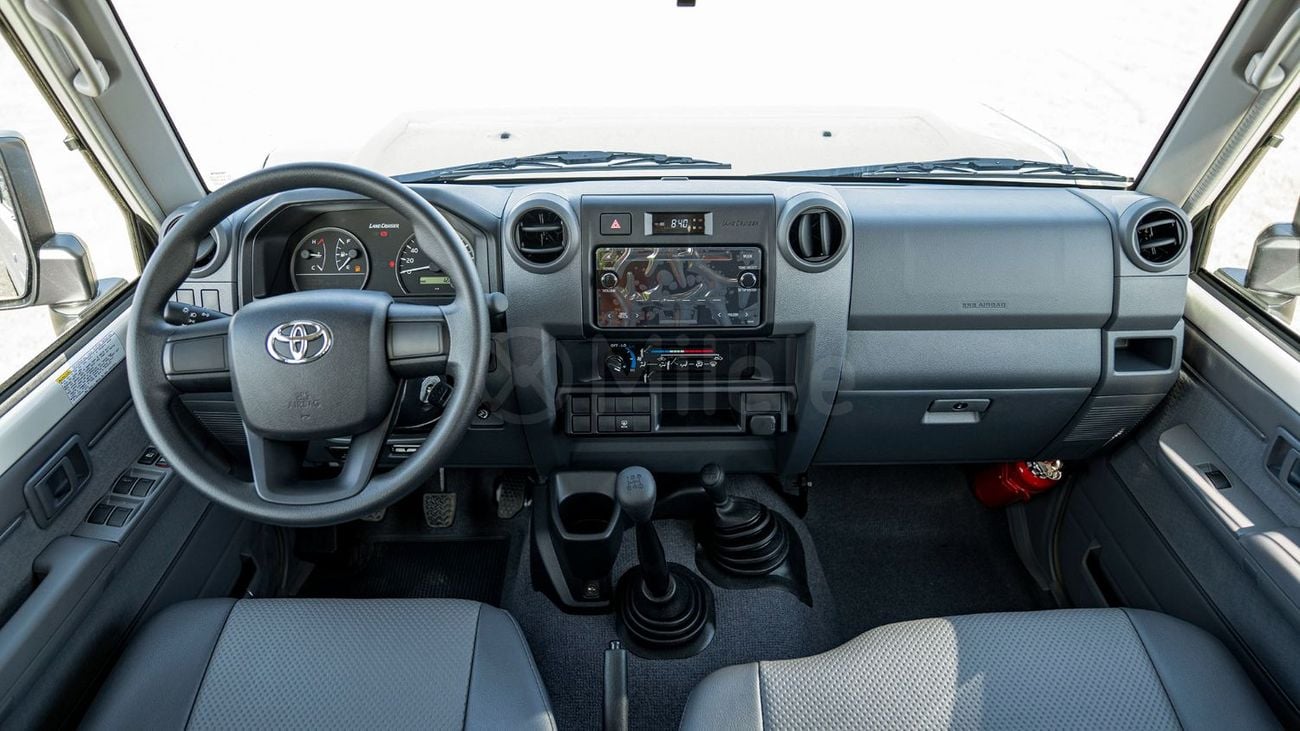 تويوتا لاند كروزر 76 TOYOTA LAND CRUISER 76