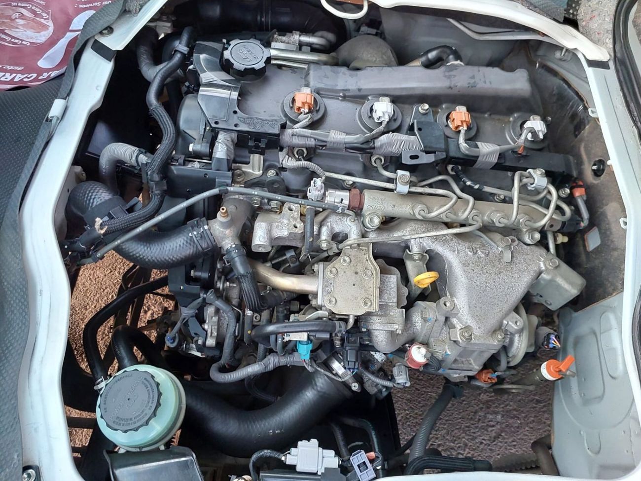 Toyota Hiace TOYOTA HIACE COMMUTER VAN RHD 2016 MODEL 3.0 L DIESEL AUTOMATIC(PM28060)