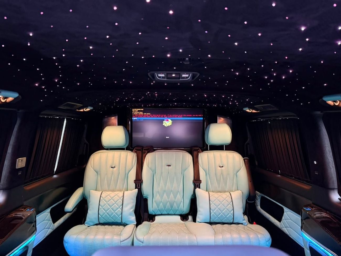Mercedes Benz V 250 LUXURY 2024 Mercedes-Benz V250, AutoGuard Warranty, Excellent Condition, GCC Specs.