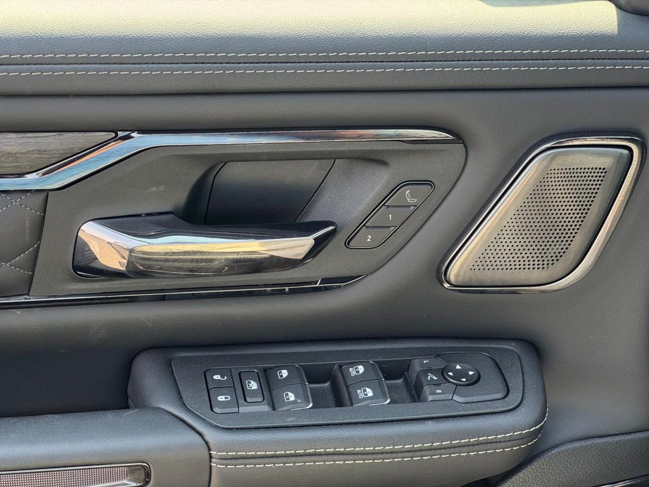 RAM 1500 2025 Ram 1500 Limited Night Edition