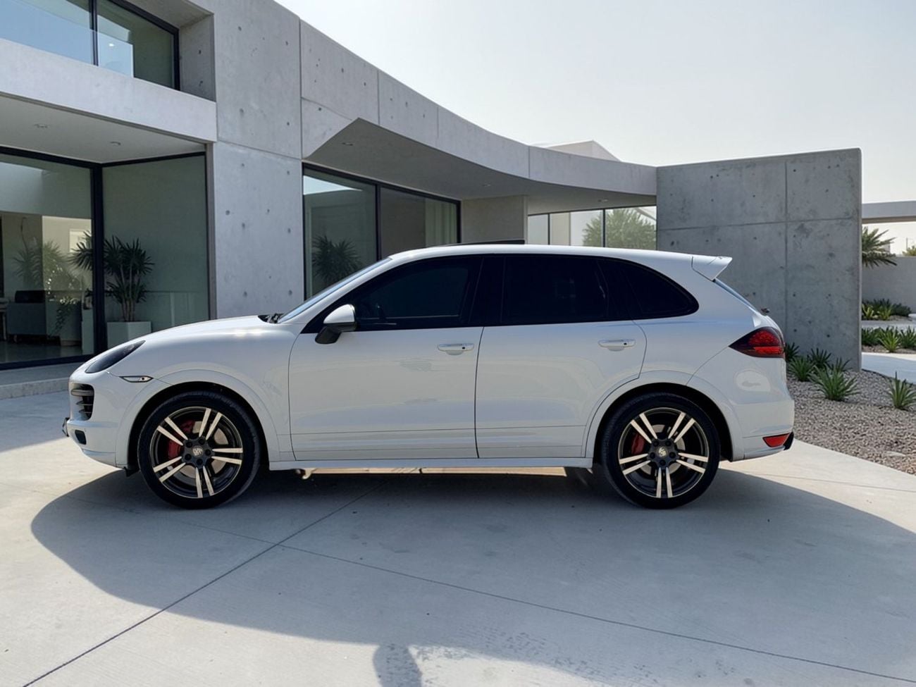 Porsche Cayenne GTS 4.8L PORSCHE CAYENNE GTS | 4.8L V8 – 420 BHP | 2013 | GCC SPECS