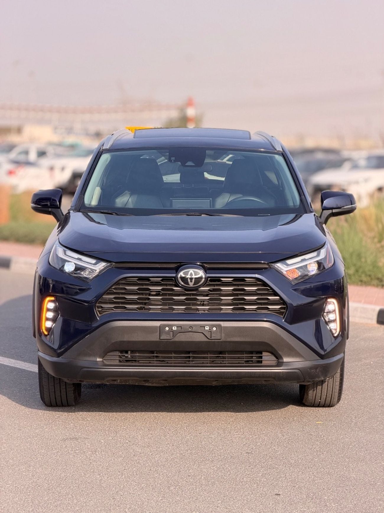 تويوتا راف ٤ Hybrid XLE premium | sunroof, leather seats, push start 2025