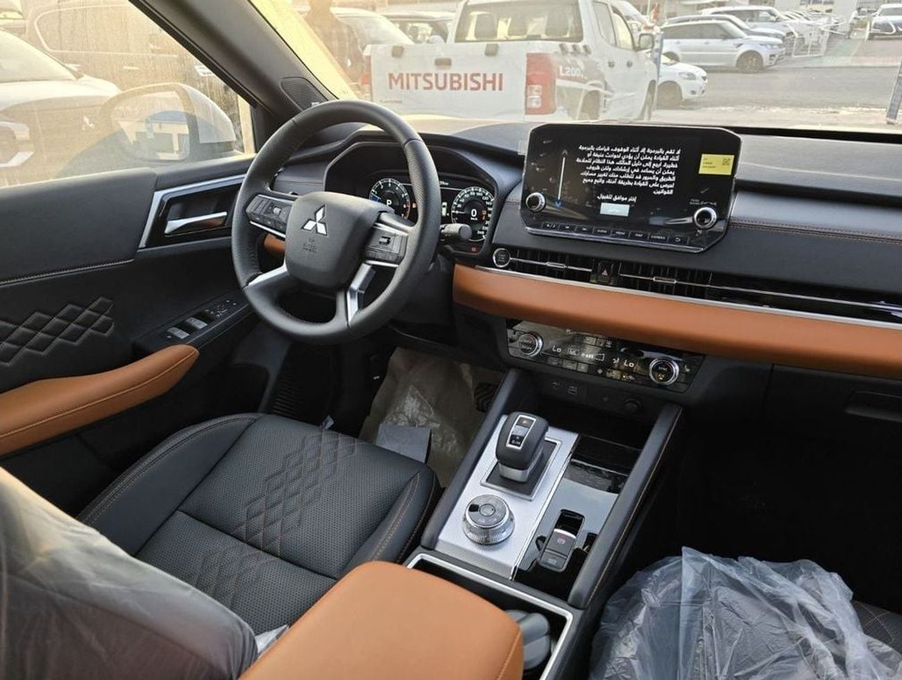 Mitsubishi Outlander Premium Edition 2.5L FULL Option with HUD * EXPORT OFFER*