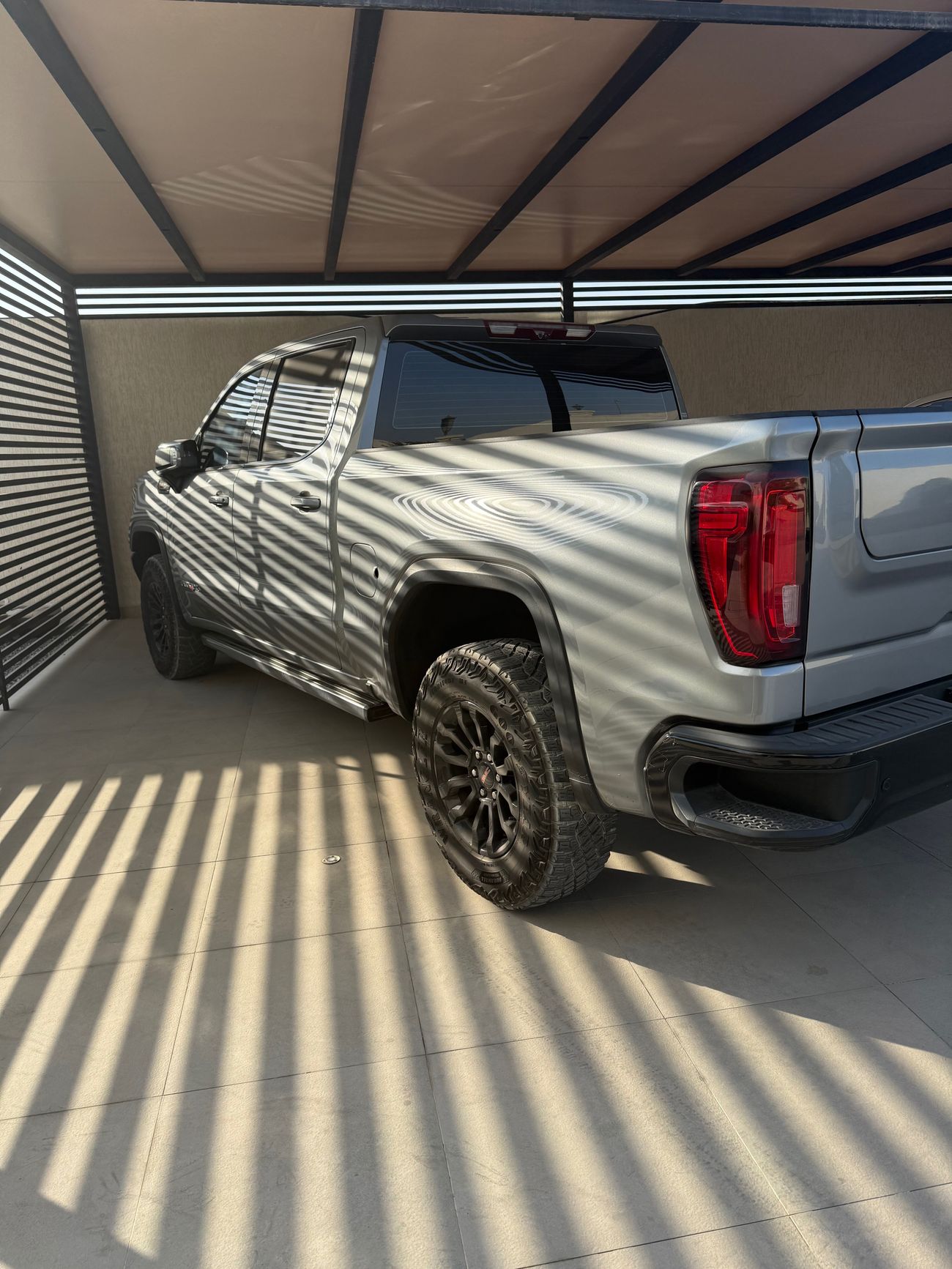 جي أم سي سييرا 5.3L V8 AT4X CREW CAB (AWD)