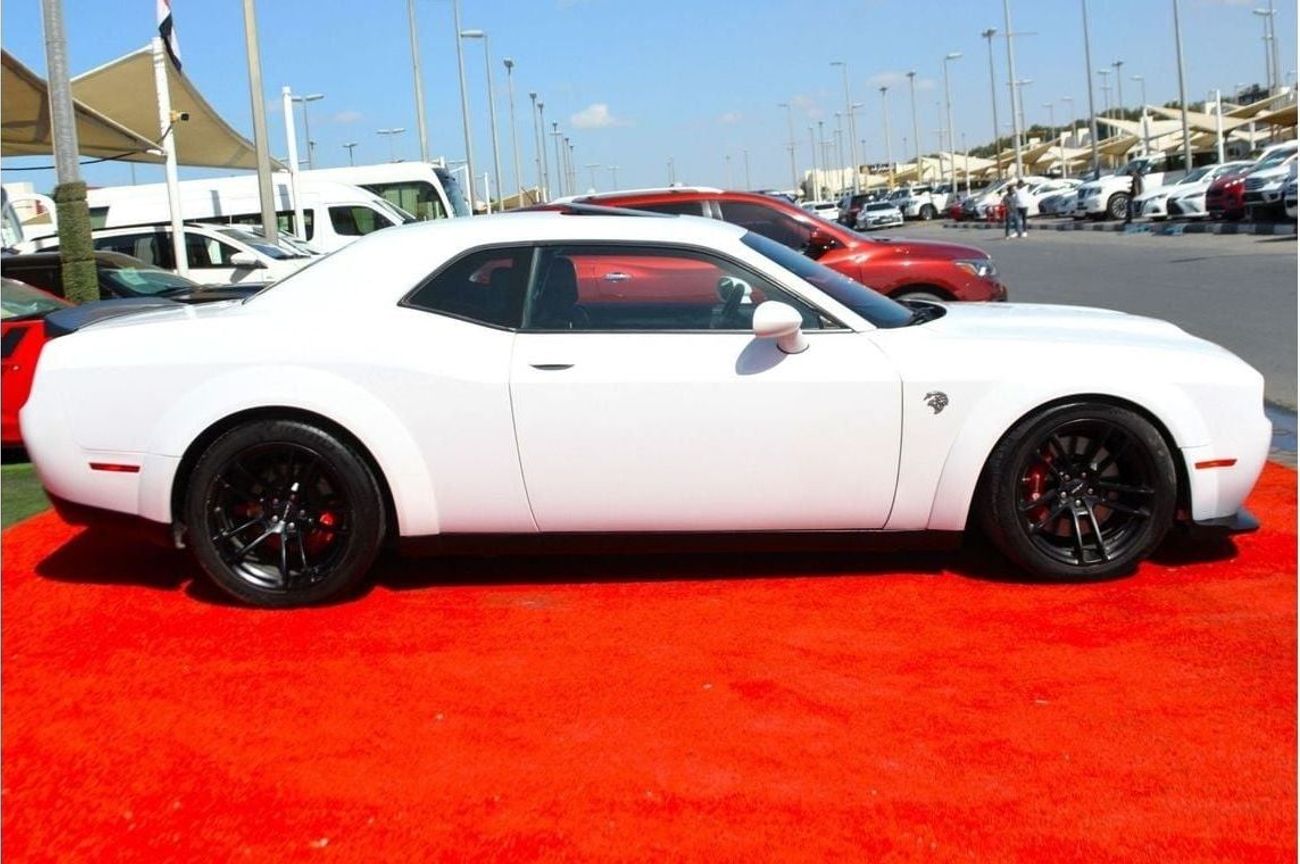 Dodge Challenger SRT Hellcat 6.2L (717 HP)-- GCC // FULL OPOTIOIN //ALCANTARA -- SUN ROOF / BANK FINANCE/GOOD CONDITI