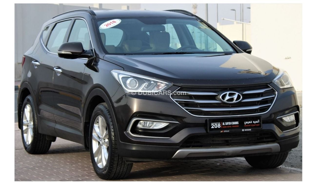 Hyundai Santa Fe Hyundai Santa Fe 2018 GCC 6 cylinder in excellent condition without accidents, very clean from insid