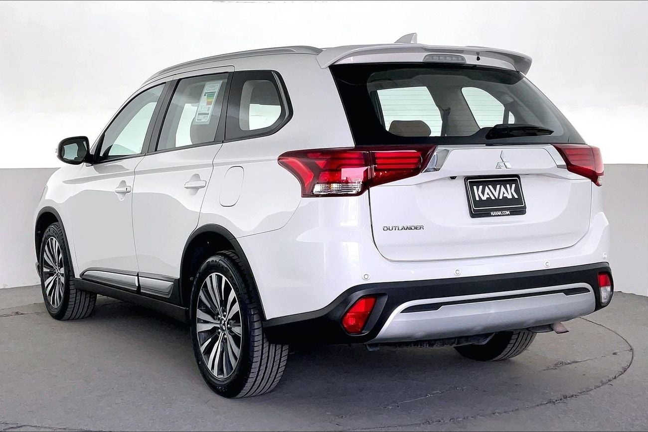 ميتسوبيشي آوتلاندر 2.5 GLX AUTO 4WD 7SEAT ML FABRIC SEATS | شامل الضمان | 0 ﺪﻔﻋﺓ ﺃﻮﻟﻯ