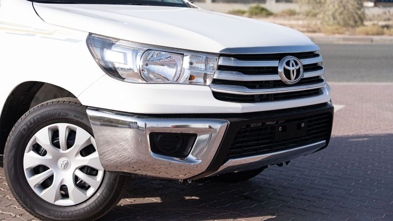 تويوتا هيلوكس 2025 Toyota Hilux Single Cab 2.7 - Super White Inside Red | Export Only