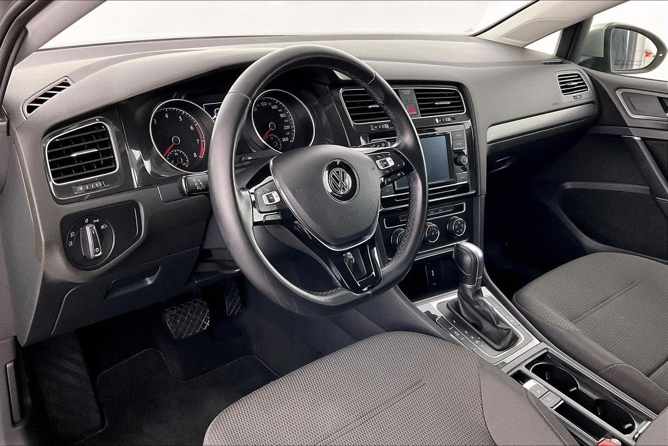 Volkswagen Golf SE| 1 year free warranty | Exclusive Eid offer