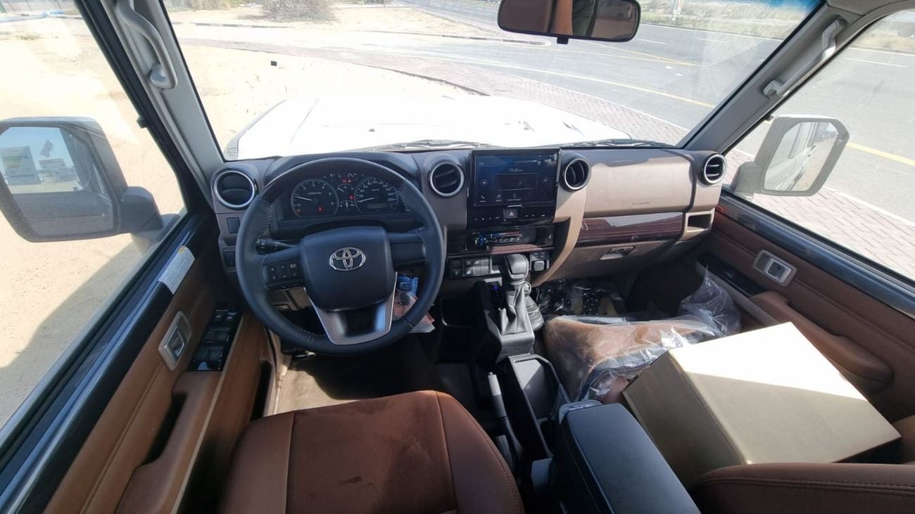 Toyota Land Cruiser Pick Up LC79 DC 2.8L Z Turbo-Diesel AT 2024YM [AVAILABLE IN WHITE & BEIGE COLOR]