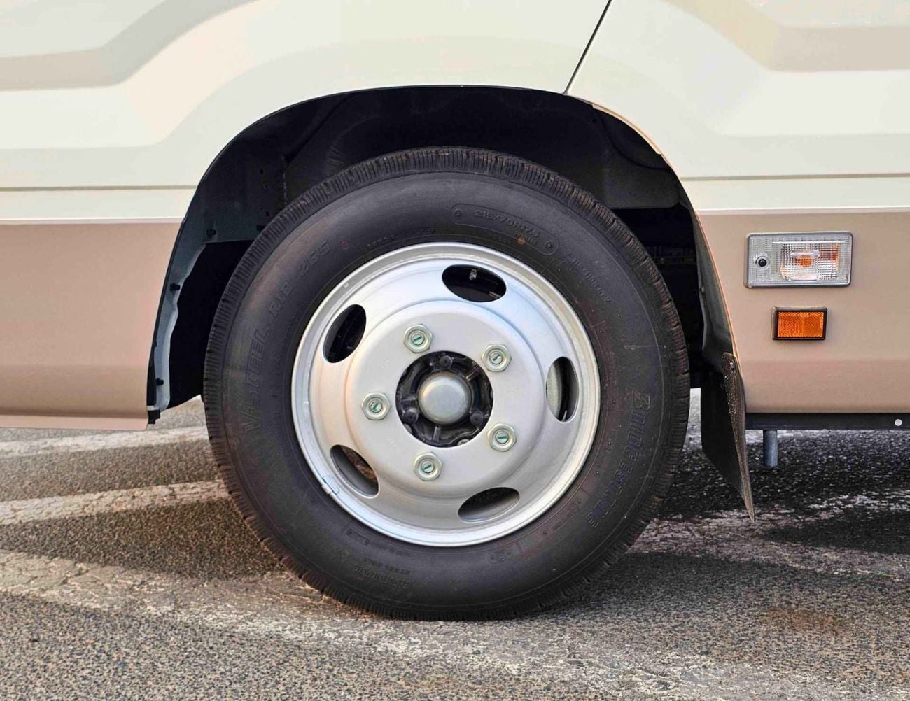 Toyota Coaster 2.7L PETROL M/T DUAL TONE / 23 SEATER / AUTO DOOR / HLF LUGGAGE RACK (CODE#COPB)
