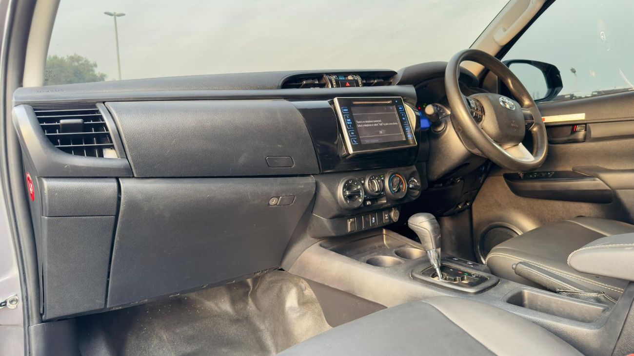 تويوتا هيلوكس SMART CAB | 2.8L DIESEL | 4WD | RHD | ROLL BAR & LEATHER SEATS