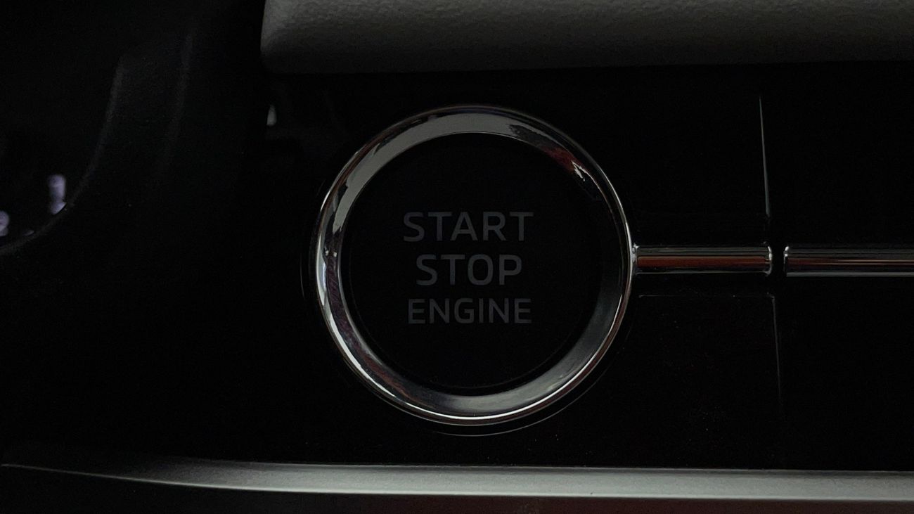 ميتسوبيشي آوتلاندر MIDLINE WITH SUNROOF 2.5 | بدون دفعة مقدمة | اختبار القيادة في المنزل