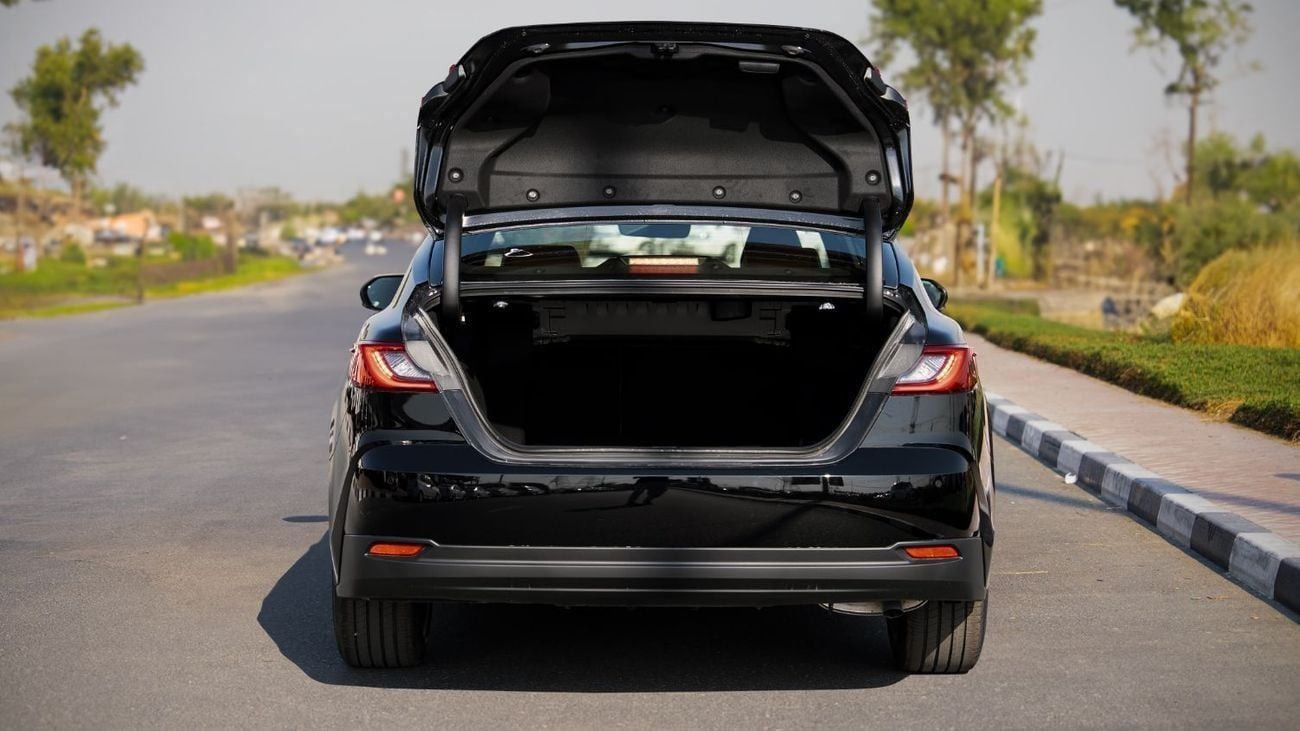 تويوتا كامري GLE 2.5L - Black Inside Yellow Brown