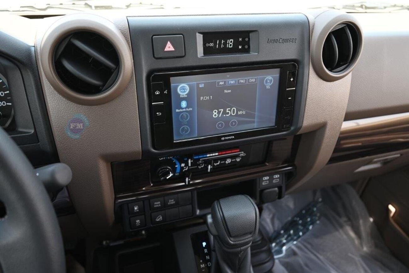 Toyota Land Cruiser Pick Up 79 Petrol 4.0L Automatic (Double Tank)