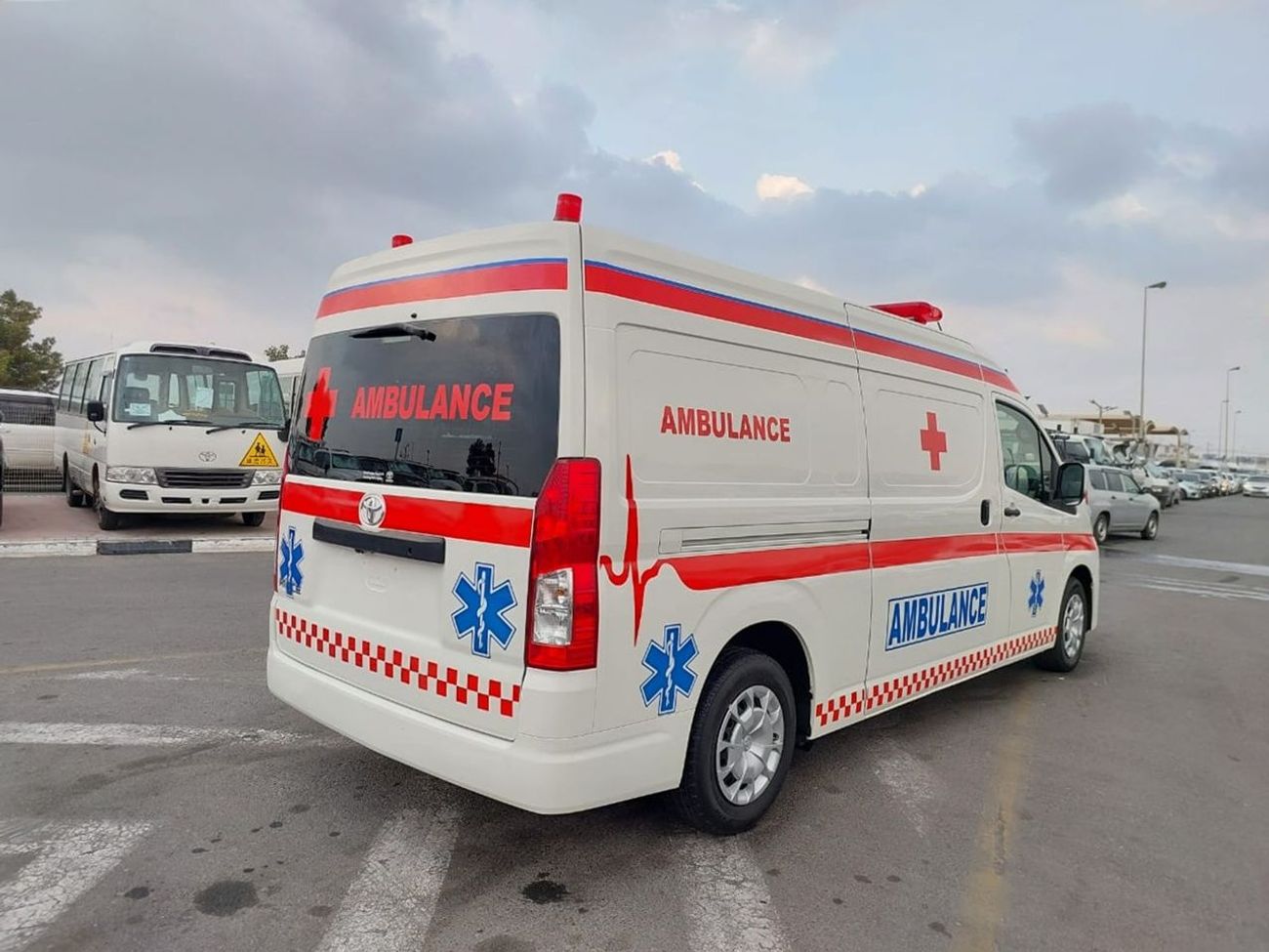 Toyota Hiace TOYOTA HIACE VAN AMBULANCE  RHD 2023 MODEL 2.8 L DIESEL AUTOMATIC(PM22474)