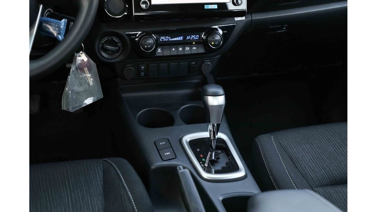 تويوتا هيلوكس تويوتا هايلكس 2023 4x4 DC 2.8 SR5 - أسود من الداخل أسود | تصدير فقط