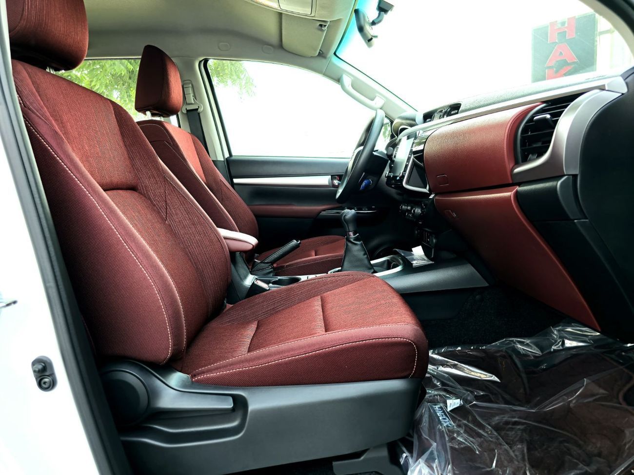 Toyota Hilux TOYOTA HILUX DIESEL 2.4 DOUBLE CABIN - M/T - HIGH OPTIONS - PUSH START - 2025 - WHITE INSIDE RED - N