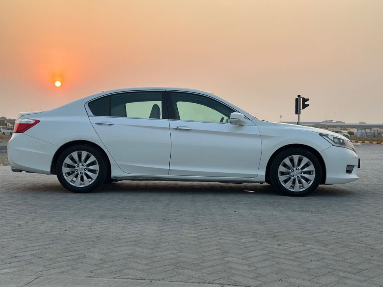 Honda Accord MODEL 2014 GCC. CAR PERFECT CONDITION FOR INSIDE AND OUTSIDE FULL OPTION SUN ROOF