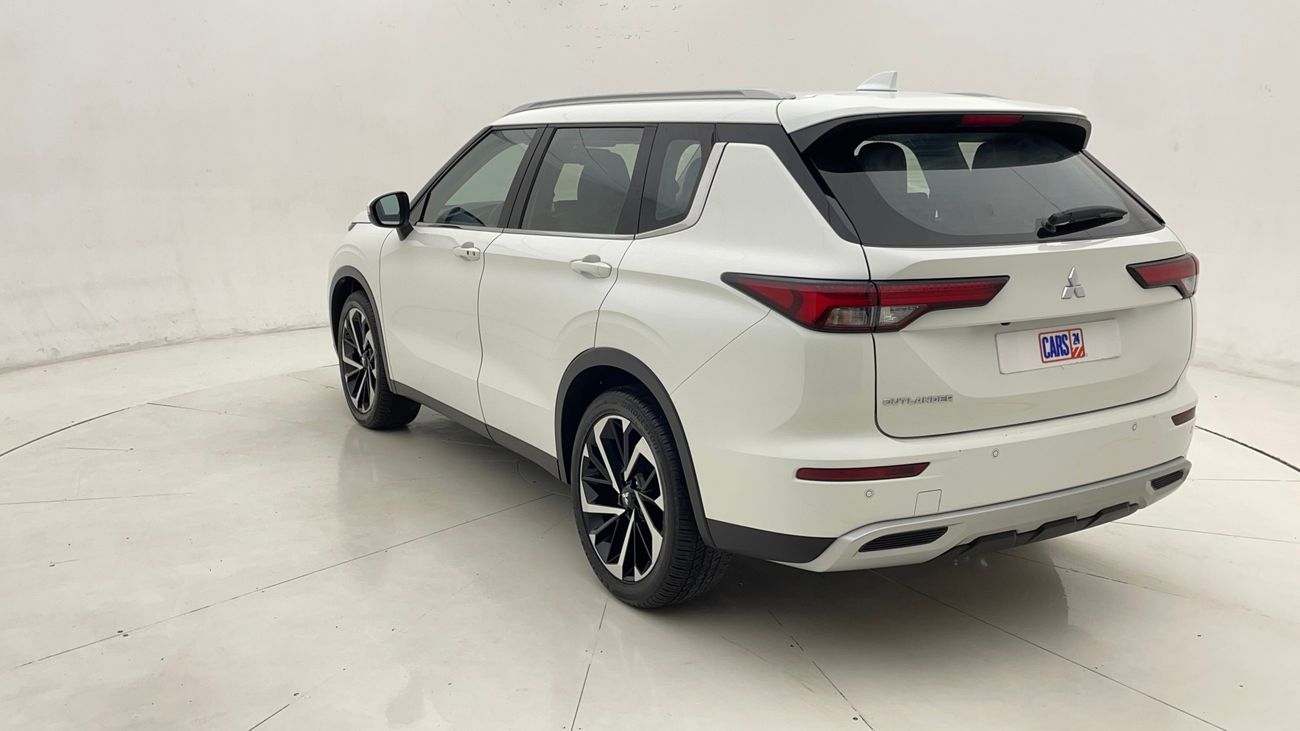 ميتسوبيشي آوتلاندر HL SYNTHETIC LEATHER WITH SUNROOF 2.5 | بدون دفعة مقدمة | اختبار القيادة في المنزل