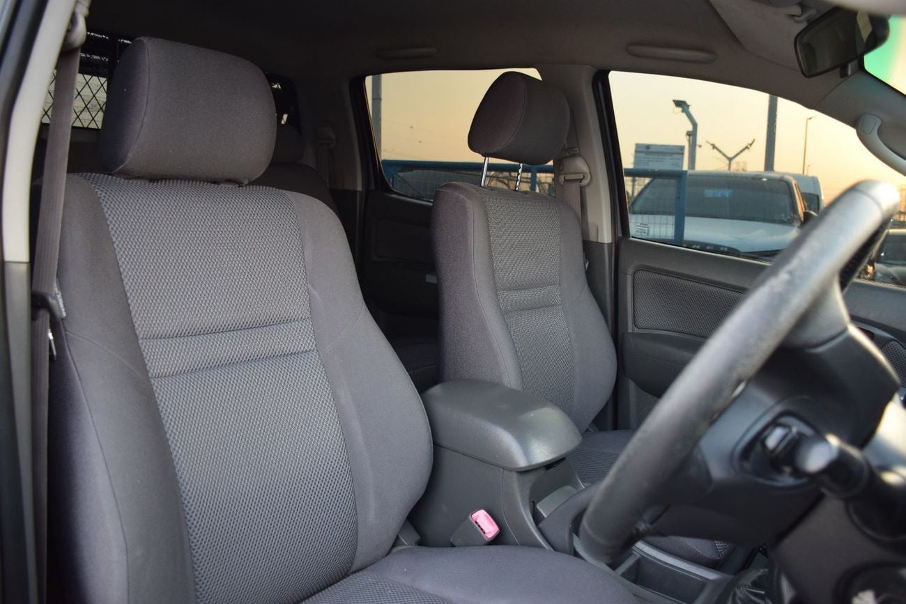 تويوتا هيلوكس 4x4 Diesel 3.0L Right Hand (Export Only)