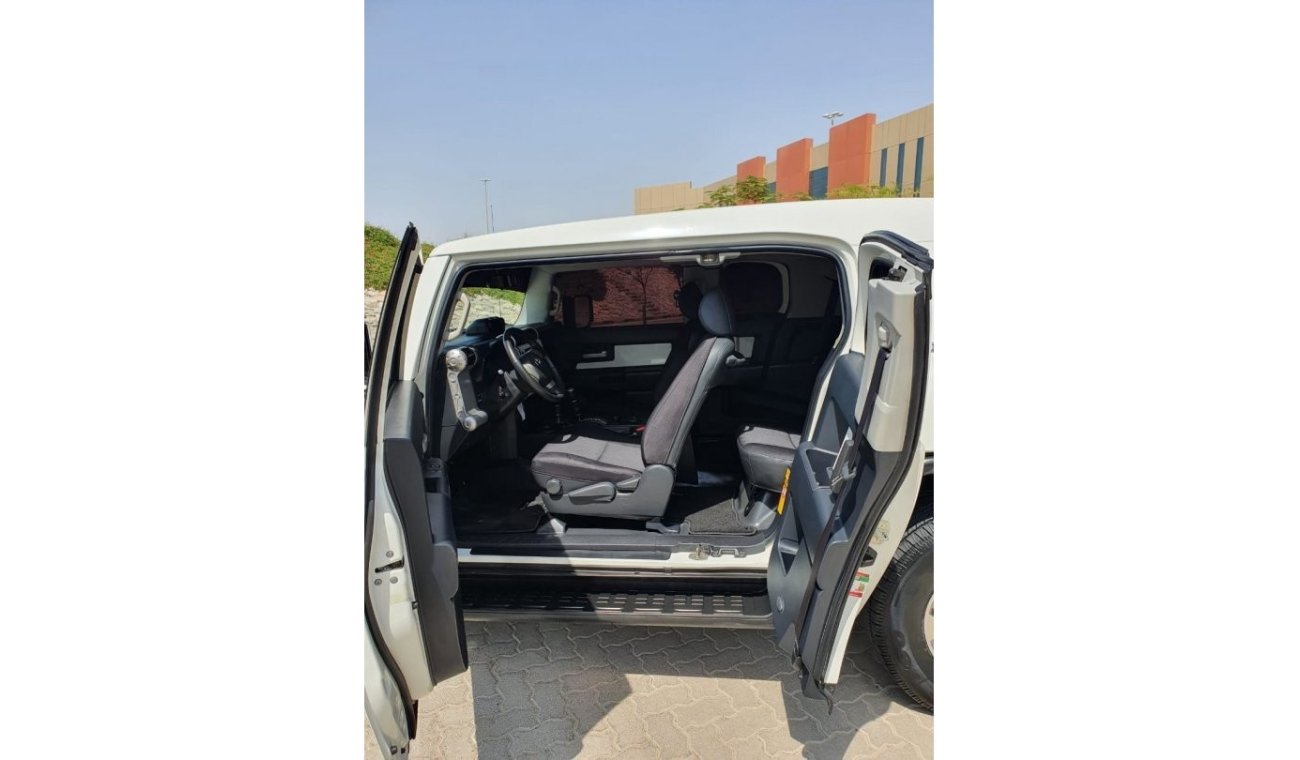 Toyota FJ Cruiser Toyota Fj 2016 GCC Low mileage