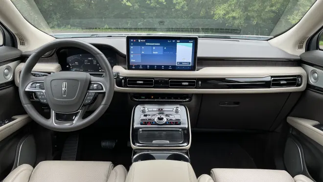 Lincoln Nautilus interior - Cockpit