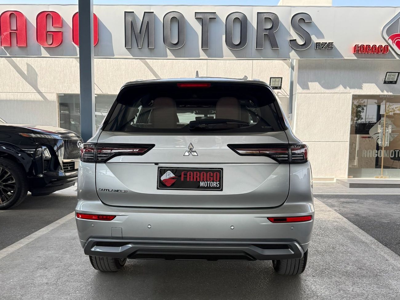 ميتسوبيشي آوتلاندر OUTLANDER 2.5 P-LINE 4WD **EXPORT ONLY**التصدير فقط خارج الخليج**